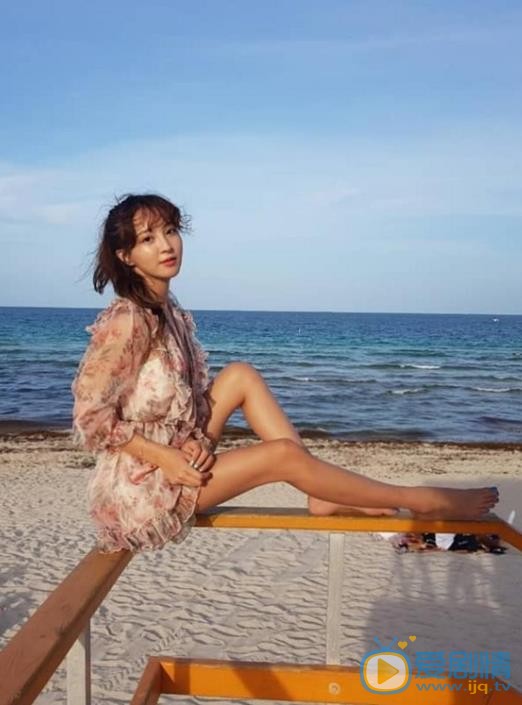 沙滩泳装户外写真照
