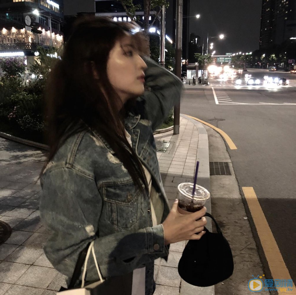 郑惠成街拍照 郑惠成高清写真_郑惠成高清剧照