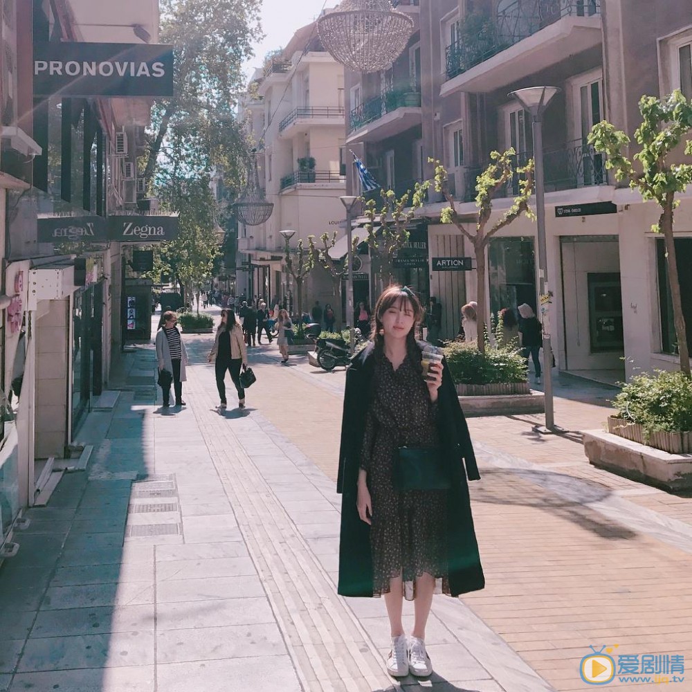 郑惠成街拍照 郑惠成高清写真_郑惠成高清剧照