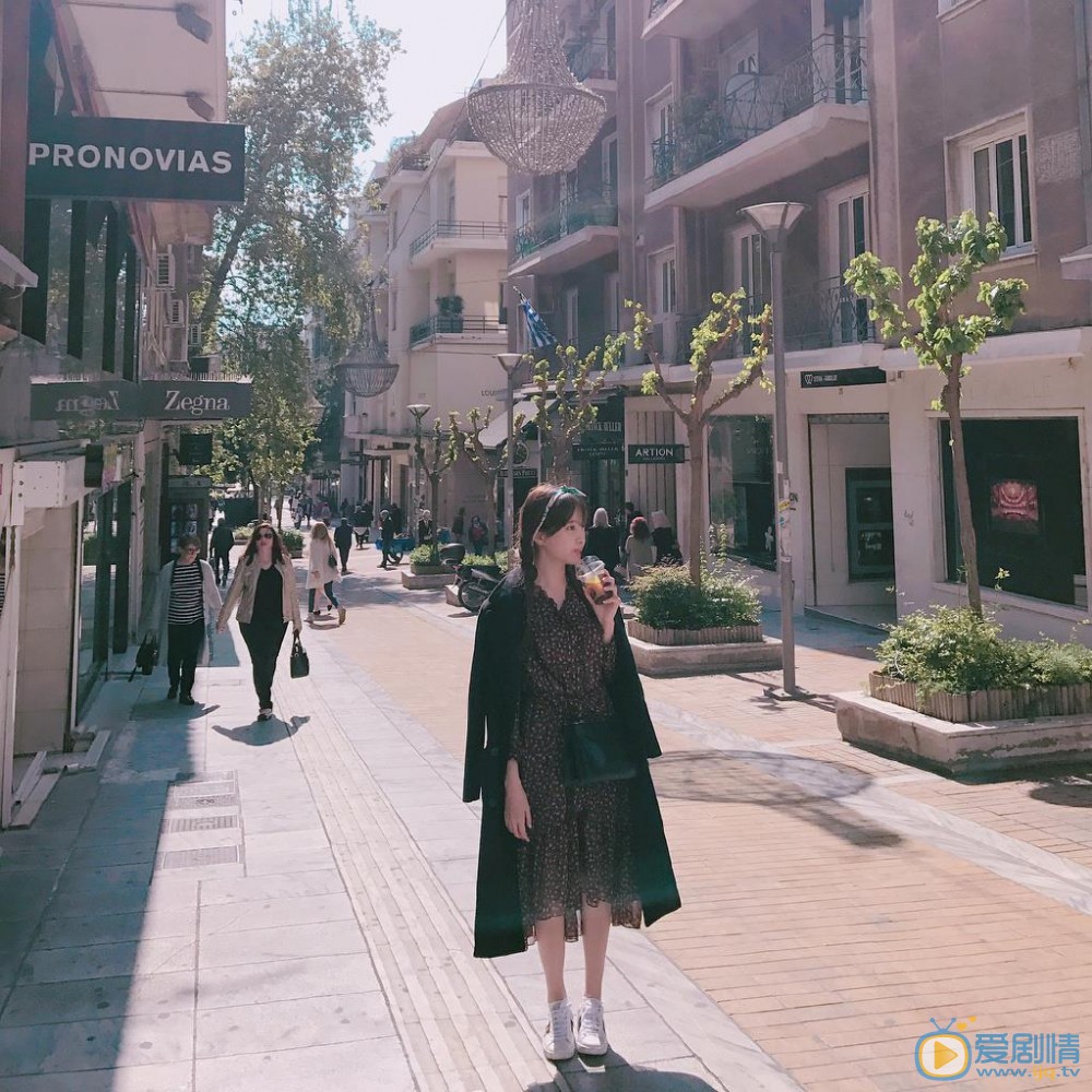 郑惠成街拍照 郑惠成高清写真_郑惠成高清剧照