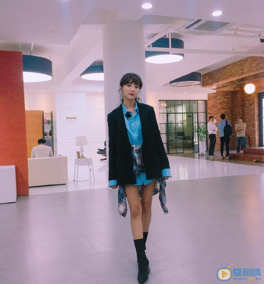 郑惠成街拍照 郑惠成高清写真_郑惠成高清剧照
