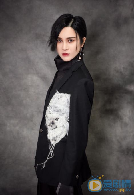 尚雯婕西装写真 尚雯婕高清写真_尚雯婕高清剧照