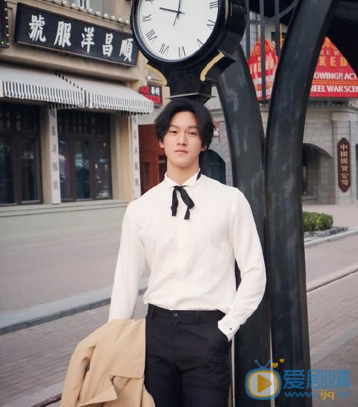 李昀锐街拍写真 李昀锐高清写真_李昀锐高清剧照