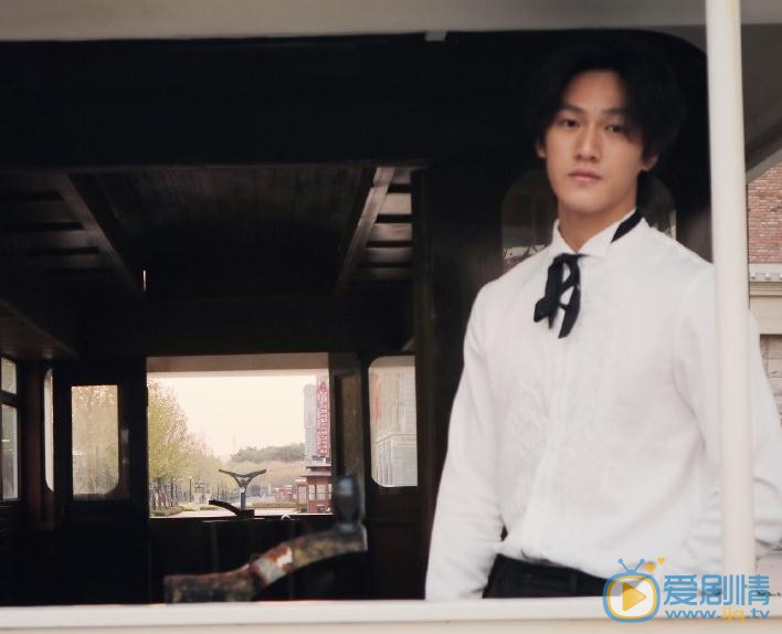 李昀锐街拍写真 李昀锐高清写真_李昀锐高清剧照