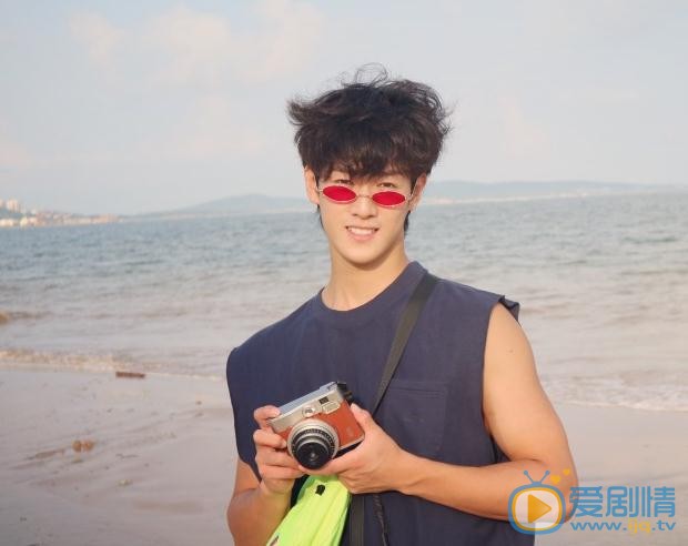 李昀锐街拍写真 李昀锐高清写真_李昀锐高清剧照