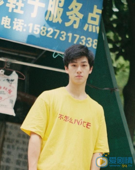 李昀锐街拍写真 李昀锐高清写真_李昀锐高清剧照