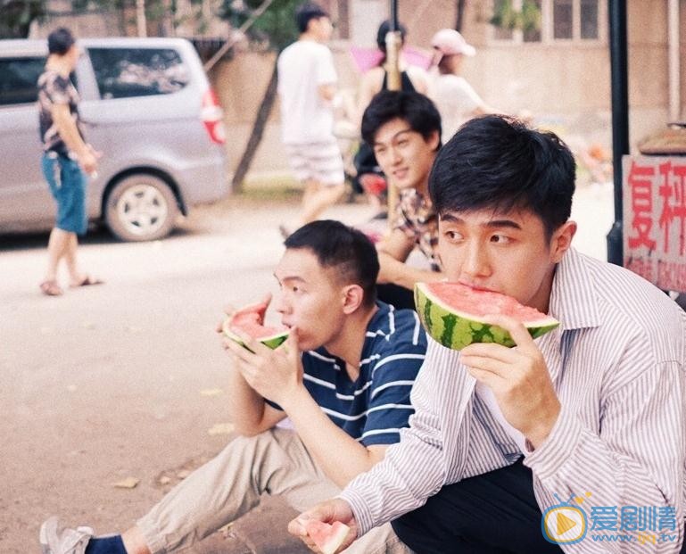 李昀锐街拍写真 李昀锐高清写真_李昀锐高清剧照