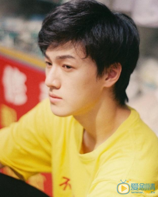 李昀锐街拍写真 李昀锐高清写真_李昀锐高清剧照