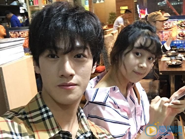 李昀锐与人合照 李昀锐高清写真_李昀锐高清剧照