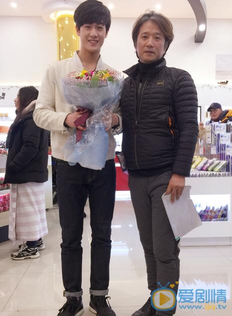 李昀锐与人合照 李昀锐高清写真_李昀锐高清剧照