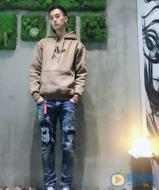 李唯枫穿搭写真 李唯枫高清写真_李唯枫高清剧照