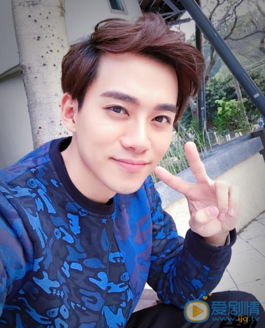 李唯枫自拍照 李唯枫高清写真_李唯枫高清剧照