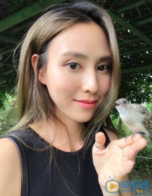 房思瑜自拍照 房思瑜高清写真_房思瑜高清剧照