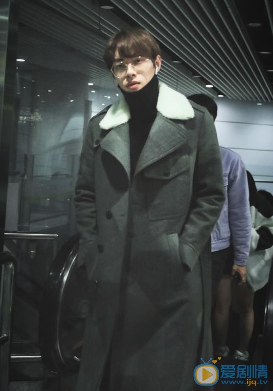 木子洋机场路透照 木子洋高清写真_木子洋高清剧照