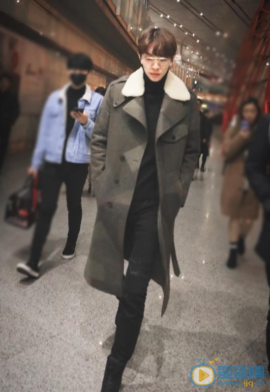 木子洋机场路透照 木子洋高清写真_木子洋高清剧照
