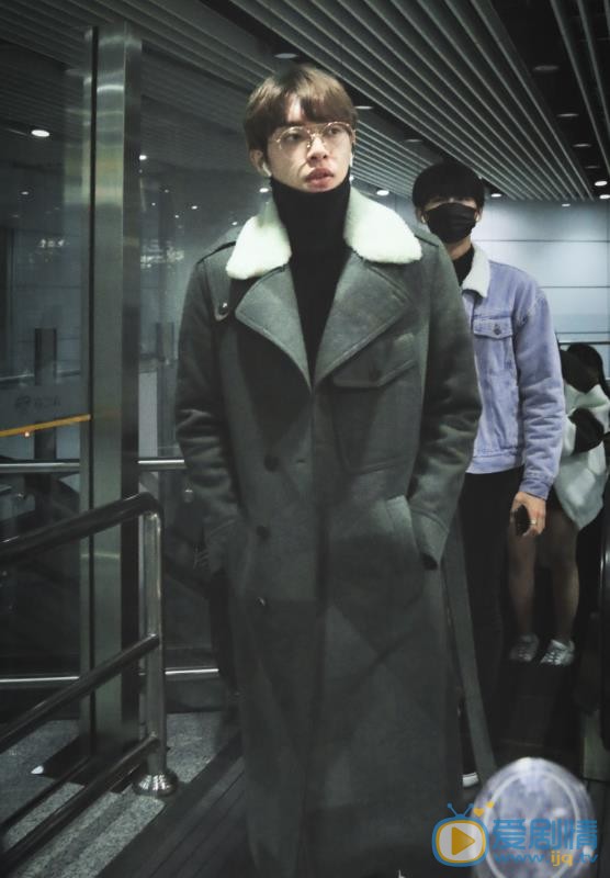 木子洋机场路透照 木子洋高清写真_木子洋高清剧照