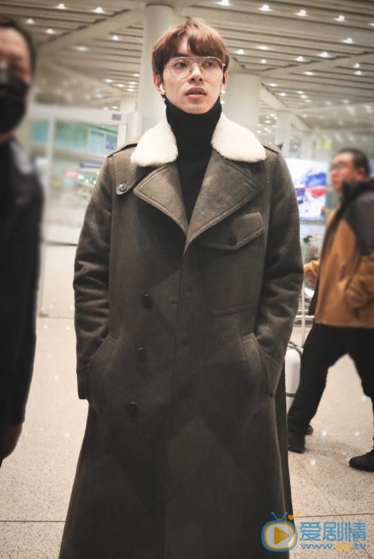 木子洋机场路透照 木子洋高清写真_木子洋高清剧照