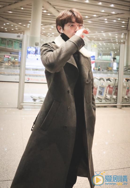 木子洋机场路透照 木子洋高清写真_木子洋高清剧照