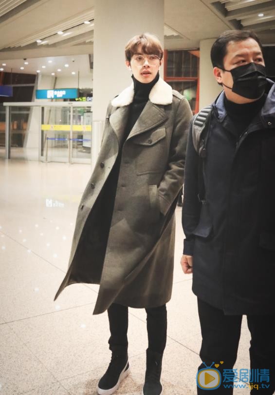 木子洋机场路透照 木子洋高清写真_木子洋高清剧照