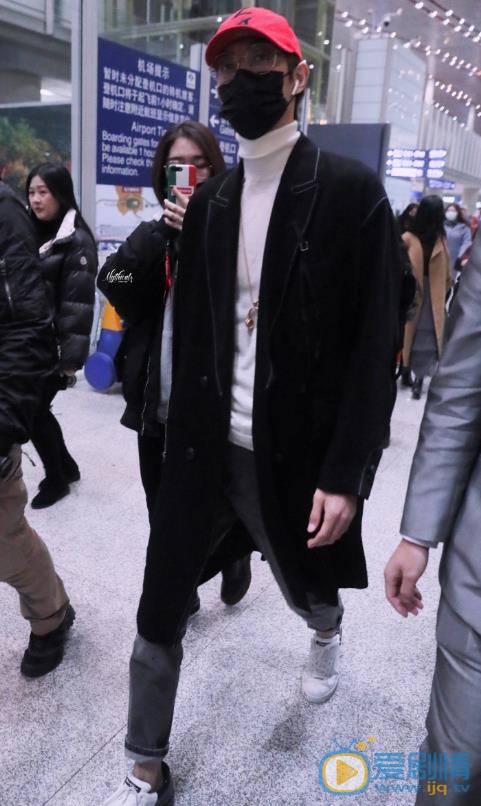 木子洋机场路透照 木子洋高清写真_木子洋高清剧照