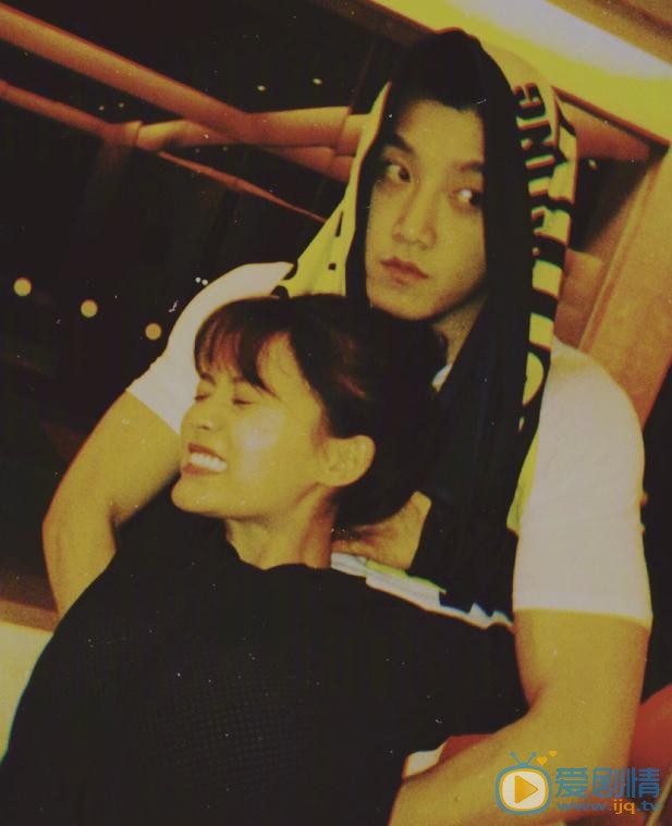 洪潇与人合照 洪潇高清写真_洪潇高清剧照