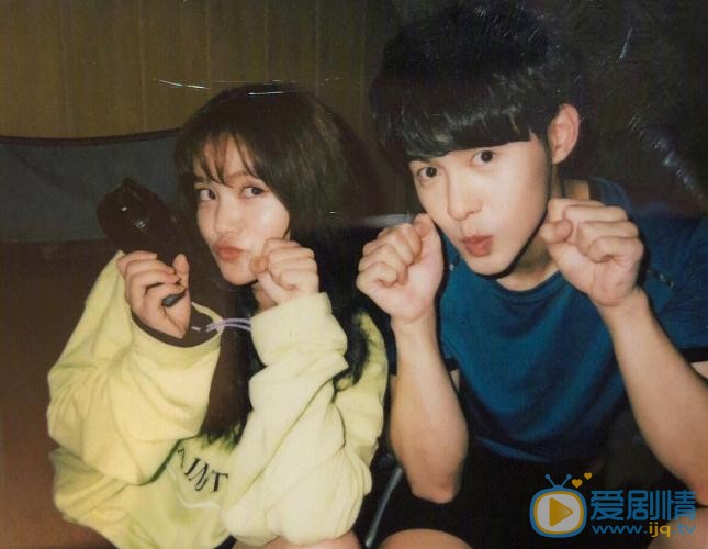 洪潇与人合照 洪潇高清写真_洪潇高清剧照