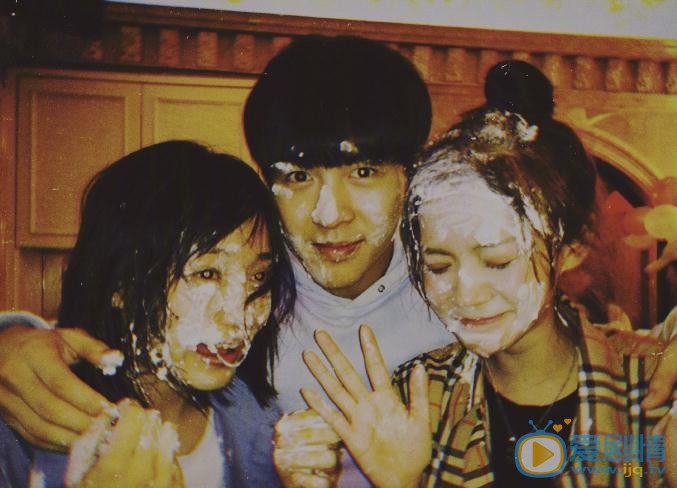 洪潇与人合照 洪潇高清写真_洪潇高清剧照