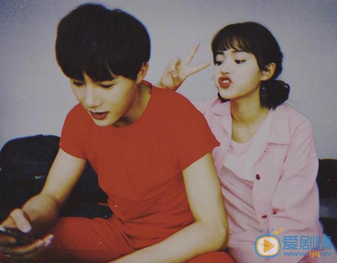 洪潇与人合照 洪潇高清写真_洪潇高清剧照