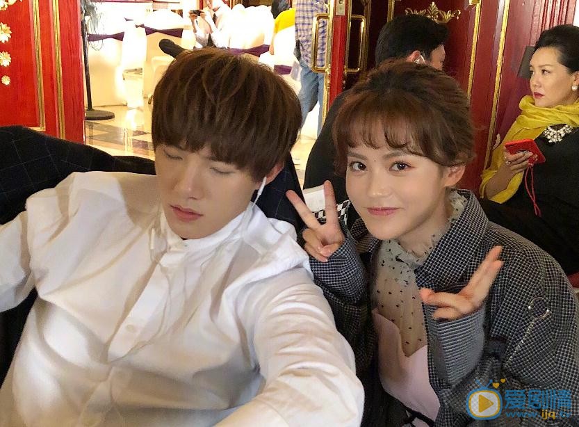 洪潇与人合照 洪潇高清写真_洪潇高清剧照