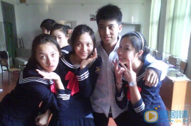 张耀宇与人合照 张耀宇高清写真_张耀宇高清剧照