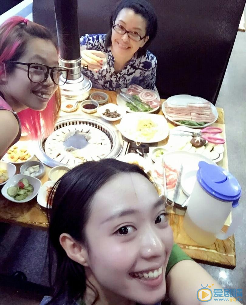 郝文婷与人合照 郝文婷高清写真_郝文婷高清剧照