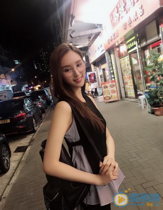 何傲儿街拍照 何傲儿高清写真_何傲儿高清剧照