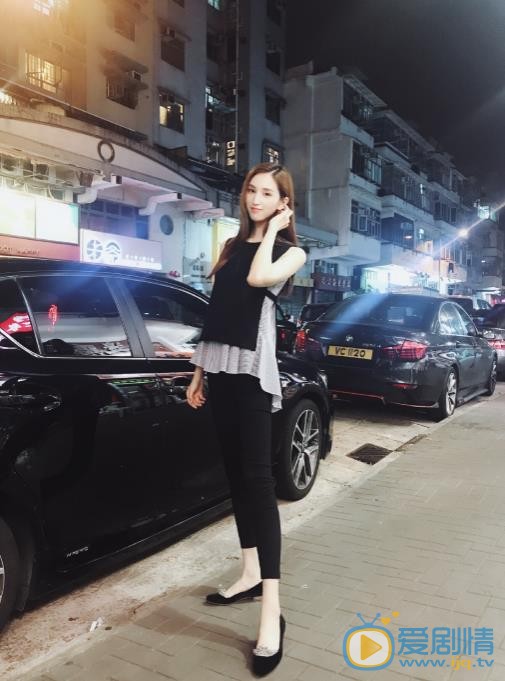 何傲儿街拍照 何傲儿高清写真_何傲儿高清剧照