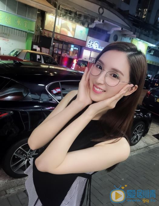 何傲儿街拍照 何傲儿高清写真_何傲儿高清剧照