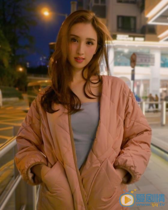 何傲儿街拍照 何傲儿高清写真_何傲儿高清剧照