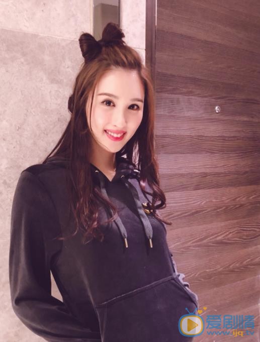何傲儿生活照 何傲儿高清写真_何傲儿高清剧照