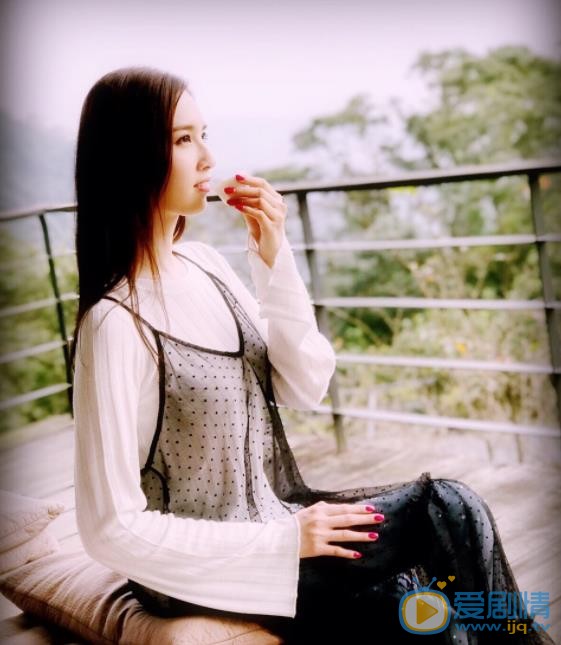 何傲儿生活照