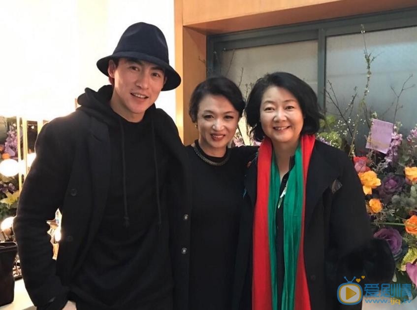 萨日娜活动照 萨日娜高清写真_萨日娜高清剧照