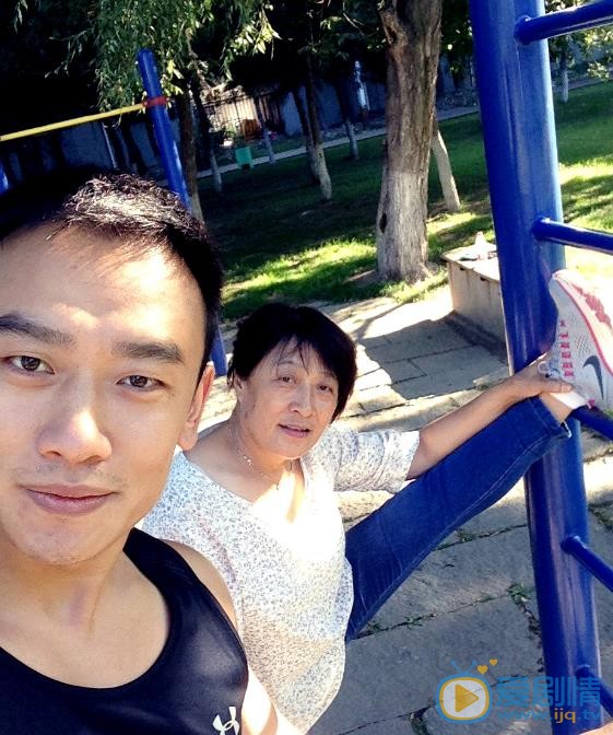 那家威家人合照 那家威高清写真_那家威高清剧照