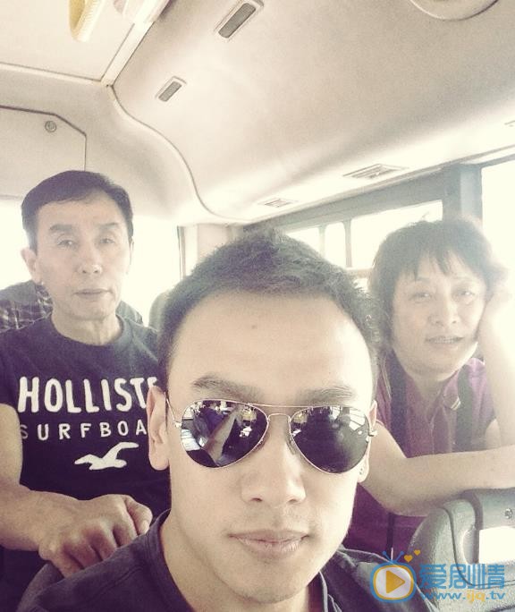 那家威家人合照 那家威高清写真_那家威高清剧照