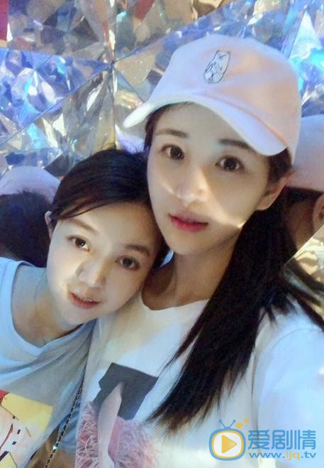 秦杉与人合照 秦杉高清写真_秦杉高清剧照