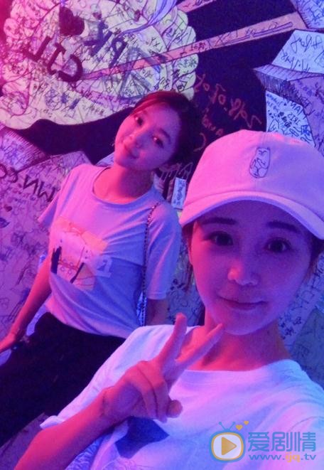 秦杉与人合照 秦杉高清写真_秦杉高清剧照