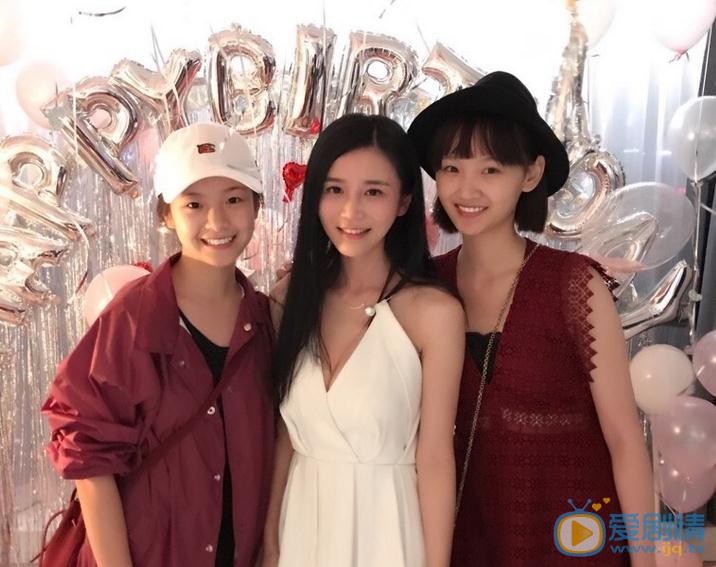 秦杉与人合照 秦杉高清写真_秦杉高清剧照