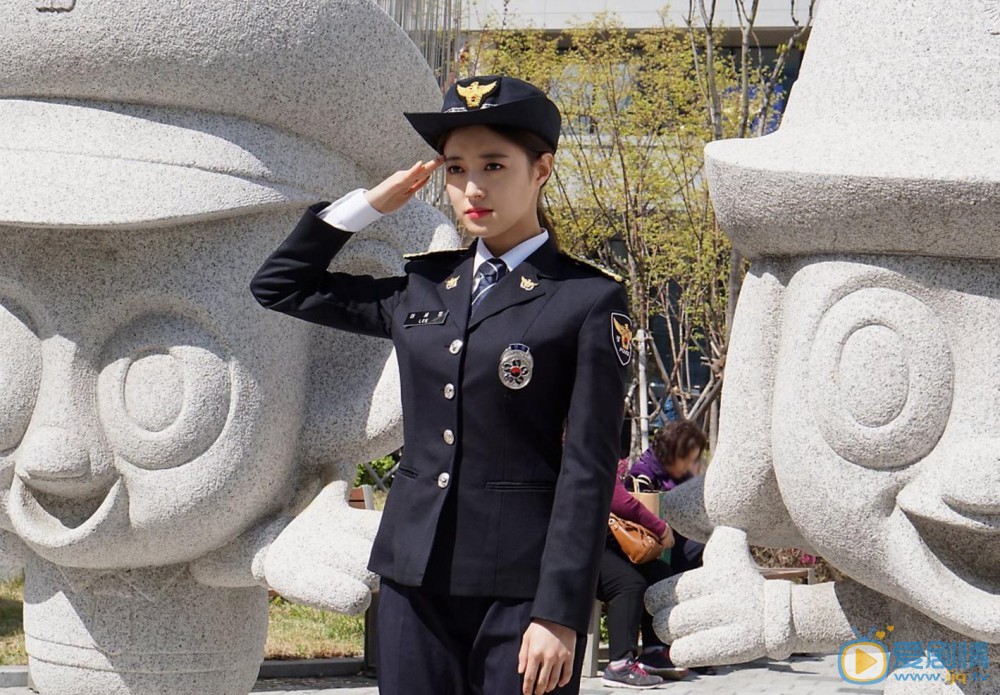 李世英警服照 李世英高清写真_李世英高清剧照