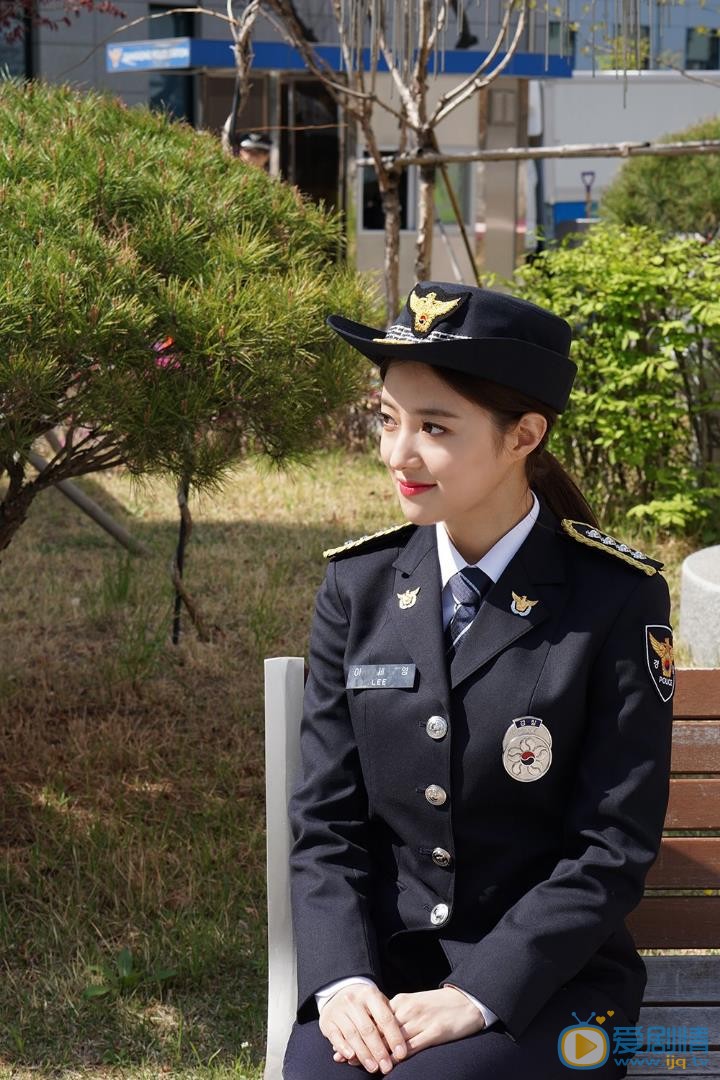 李世英警服照 李世英高清写真_李世英高清剧照