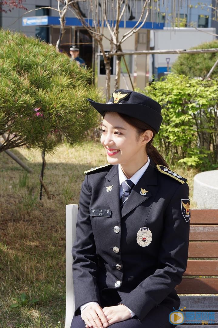 李世英警服照 李世英高清写真_李世英高清剧照