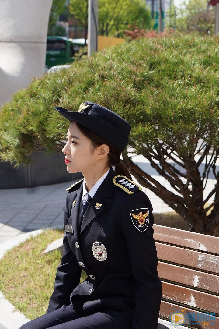 李世英警服照 李世英高清写真_李世英高清剧照
