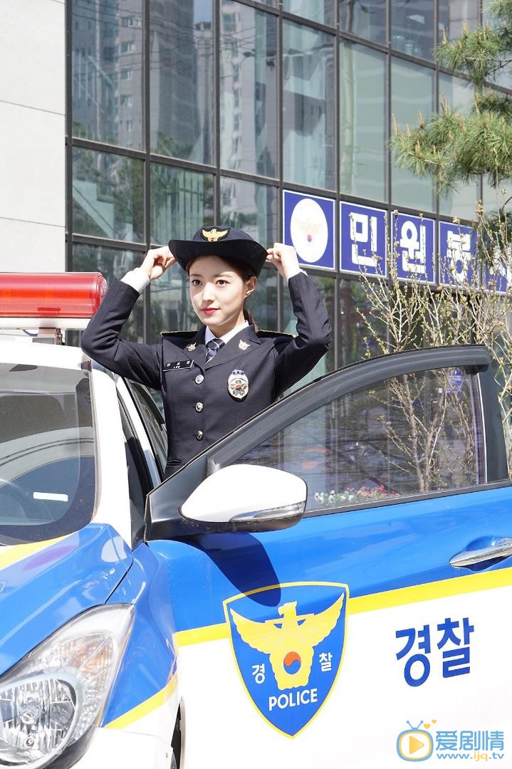 李世英警服照 李世英高清写真_李世英高清剧照