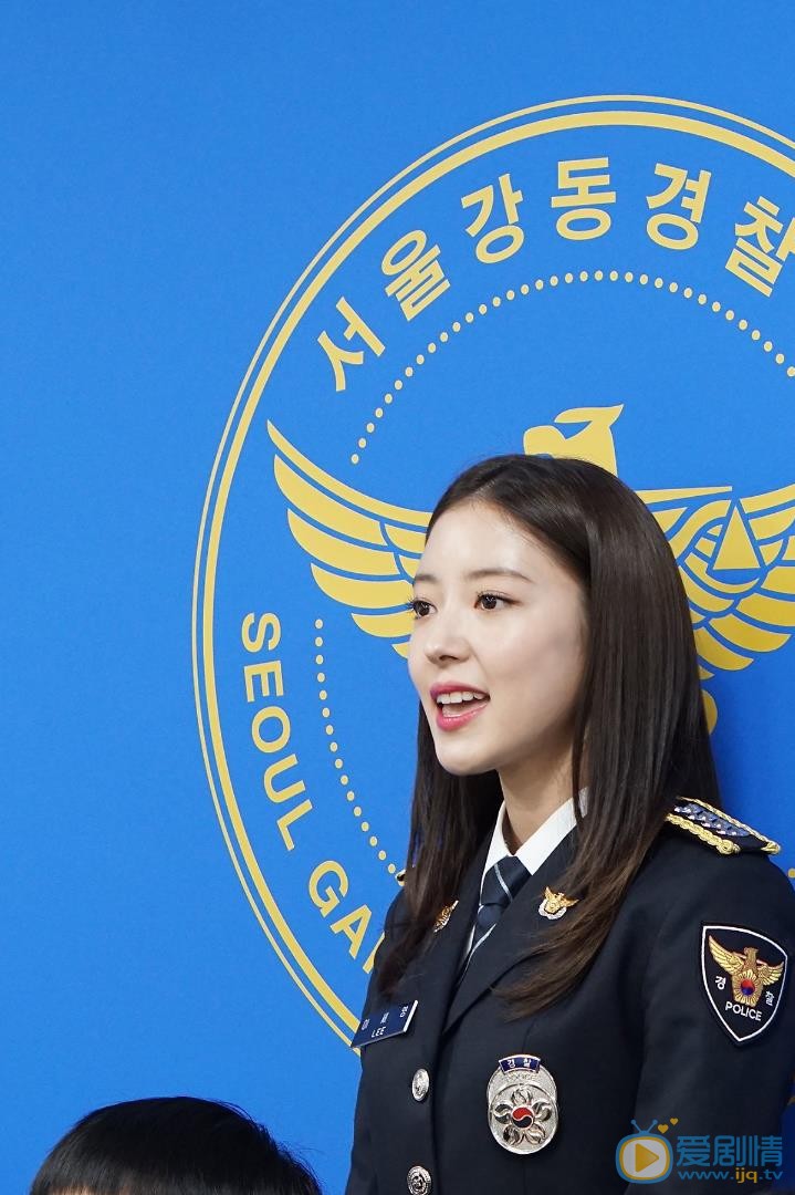 李世英警服照 李世英高清写真_李世英高清剧照