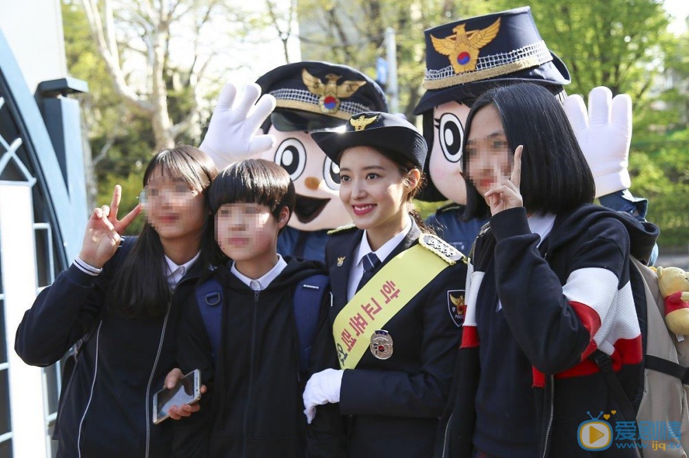 李世英警服照 李世英高清写真_李世英高清剧照